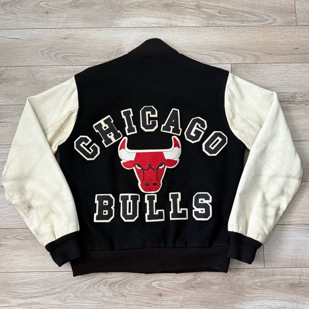 Vintage 80’s 90’s Distressed Chicago Bulls Chalk Line Varsity Jacket